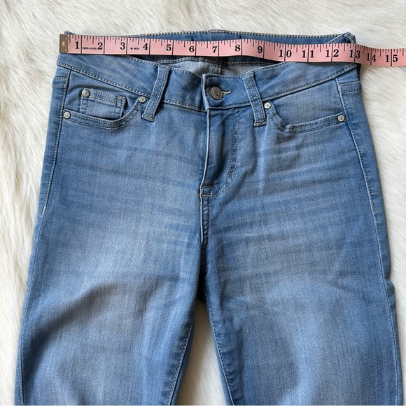 Light Wash Skinny Jeans - Picture 4 of 9